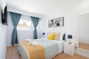 Host Wise - Sweet Sunny Flat with Balcony